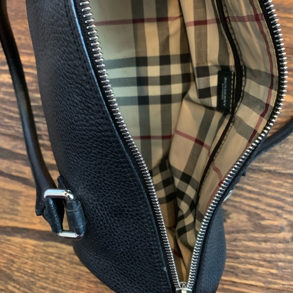Authentic Burberry hand bag - Picture 4 of 15
